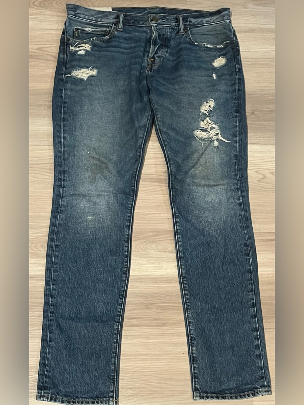 Abercrombie & Fitch - Distressed Jeans
